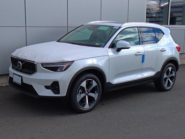 2024 Volvo XC40 Plus Bright Theme