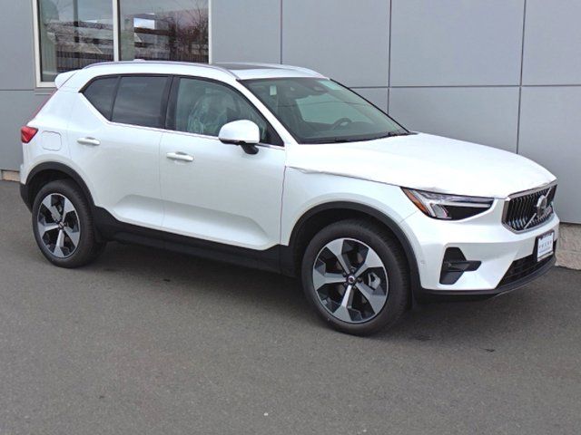 2024 Volvo XC40 Plus Bright Theme