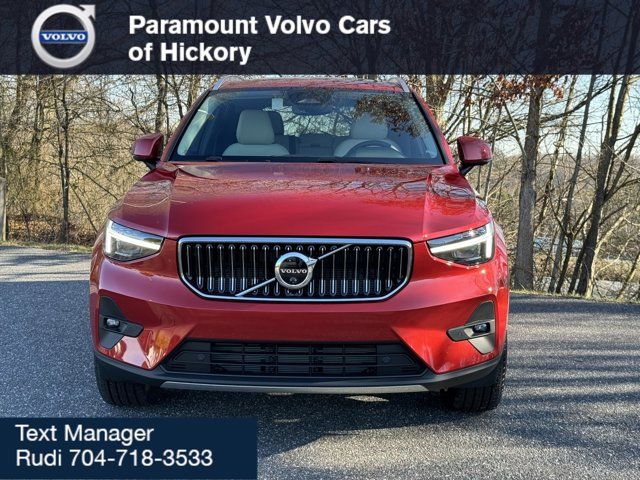 2024 Volvo XC40 Plus Bright Theme