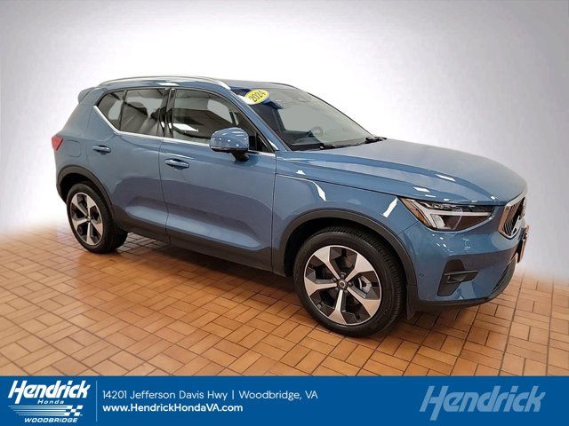 2024 Volvo XC40 Plus Bright Theme