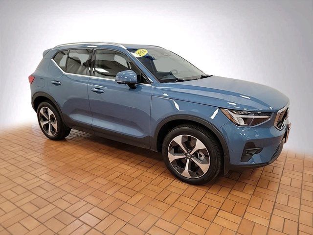 2024 Volvo XC40 Plus Bright Theme