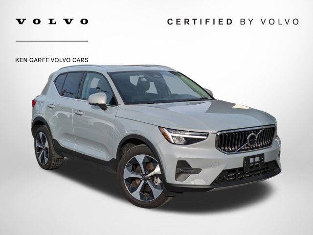 2024 Volvo XC40 Plus Bright Theme