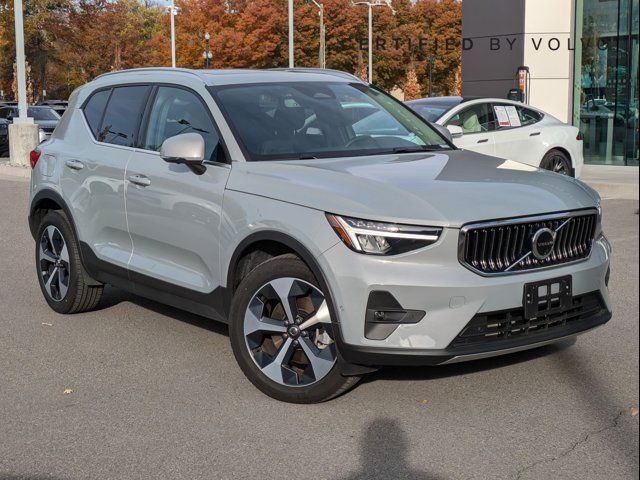 2024 Volvo XC40 Plus Bright Theme