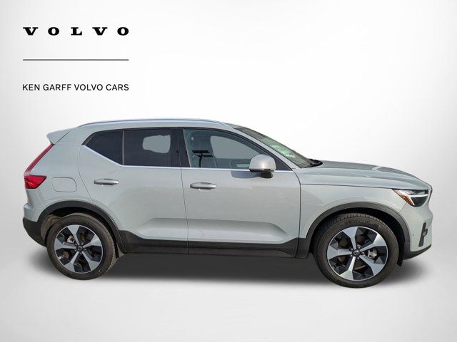 2024 Volvo XC40 Plus Bright Theme