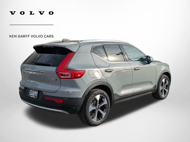 2024 Volvo XC40 Plus Bright Theme