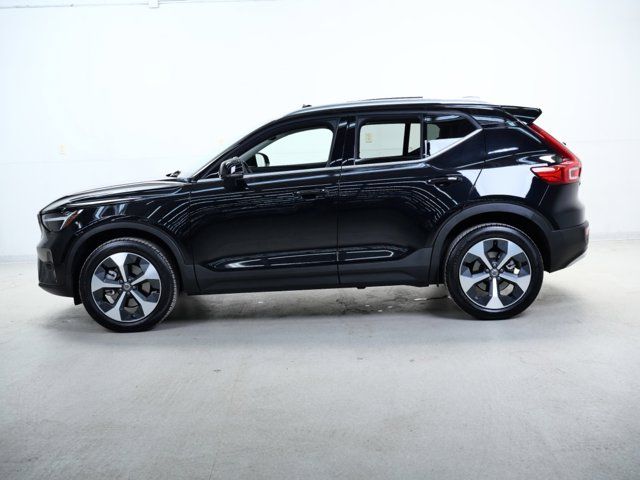 2024 Volvo XC40 Plus Bright Theme