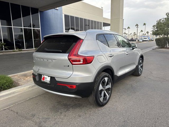 2024 Volvo XC40 Plus Bright Theme