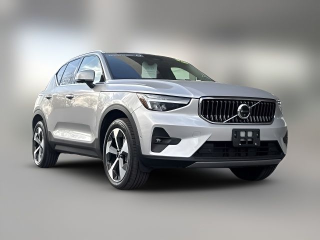 2024 Volvo XC40 Plus Bright Theme