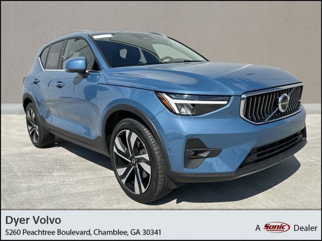 2024 Volvo XC40 Plus Bright Theme