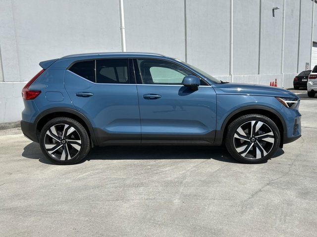 2024 Volvo XC40 Plus Bright Theme