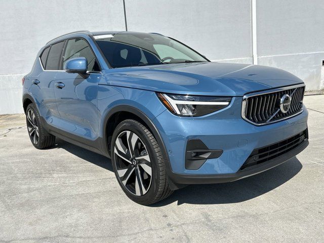 2024 Volvo XC40 Plus Bright Theme