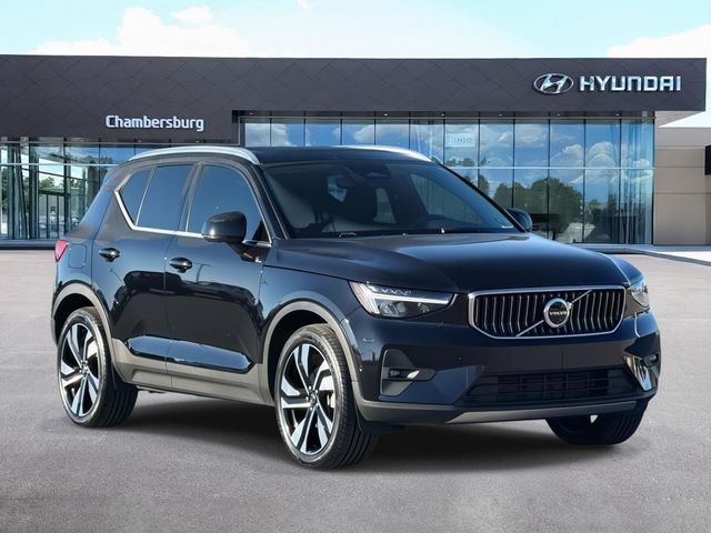 2024 Volvo XC40 Plus Bright Theme