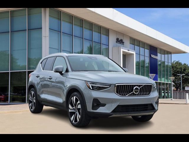 2024 Volvo XC40 Plus Bright Theme