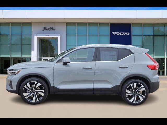 2024 Volvo XC40 Plus Bright Theme