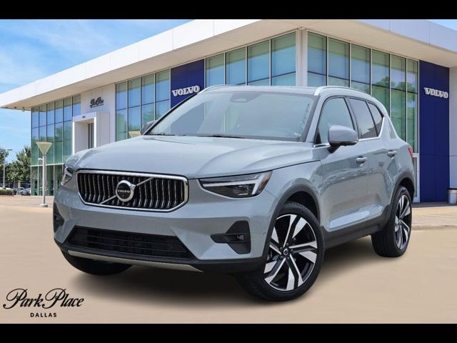 2024 Volvo XC40 Plus Bright Theme