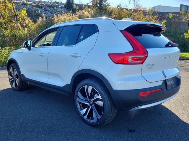 2024 Volvo XC40 Plus Bright Theme