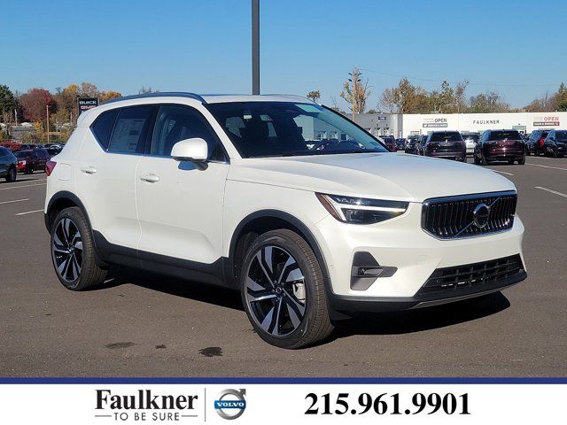 2024 Volvo XC40 Plus Bright Theme