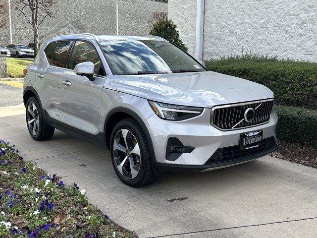 2024 Volvo XC40 Plus Bright Theme