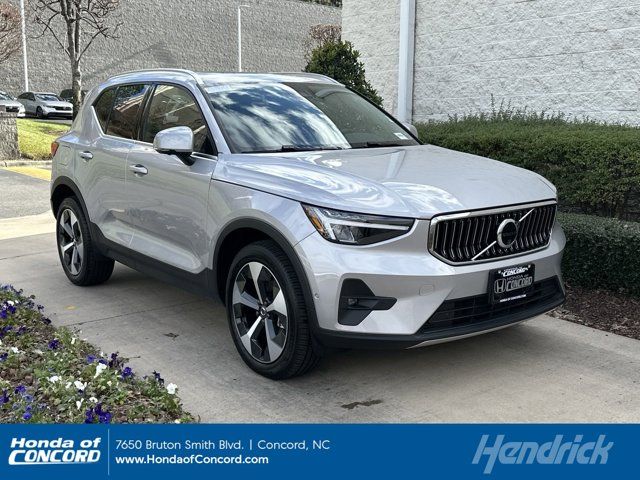 2024 Volvo XC40 Plus Bright Theme