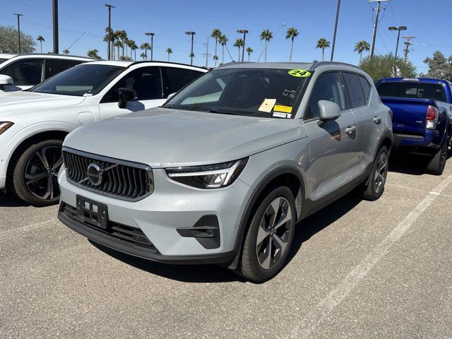 2024 Volvo XC40 Plus Bright Theme