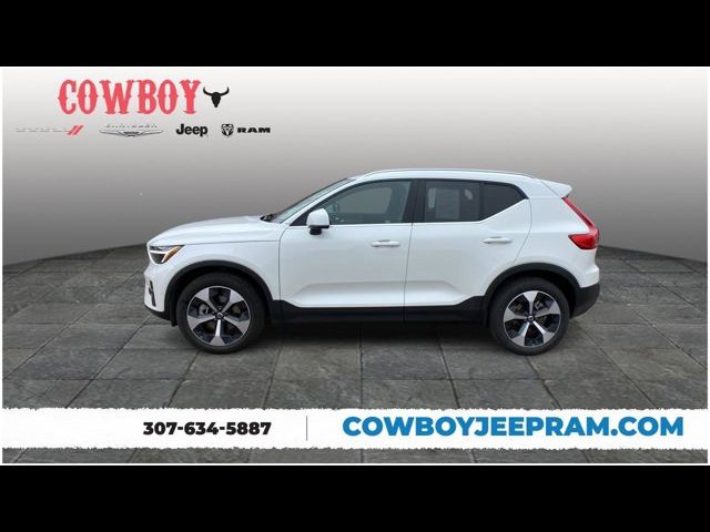 2024 Volvo XC40 Plus Bright Theme