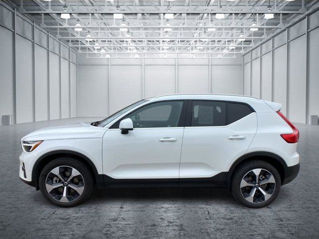 2024 Volvo XC40 Plus Bright Theme