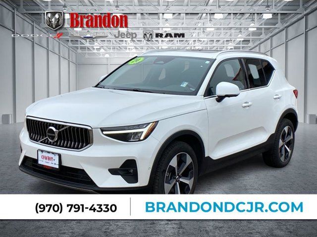 2024 Volvo XC40 Plus Bright Theme