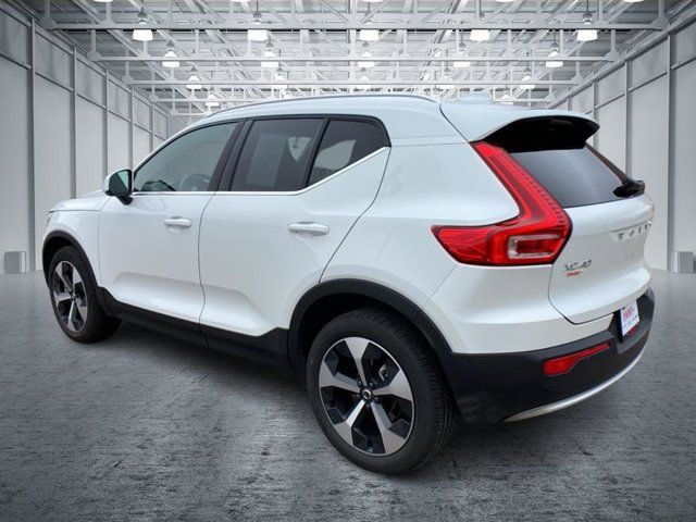 2024 Volvo XC40 Plus Bright Theme