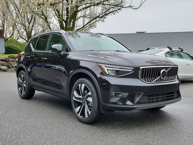 2024 Volvo XC40 Plus Bright Theme