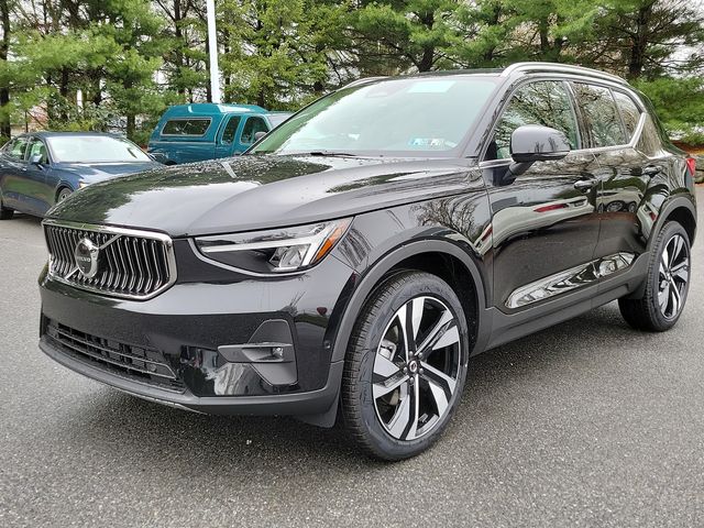 2024 Volvo XC40 Plus Bright Theme