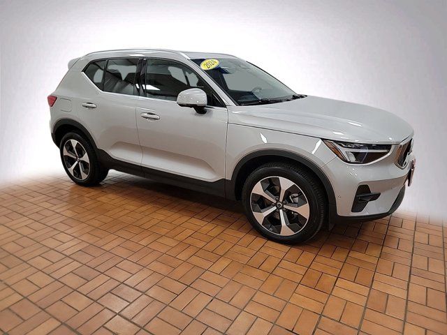 2024 Volvo XC40 Plus Bright Theme