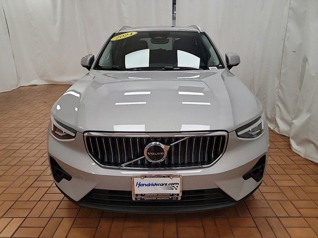 2024 Volvo XC40 Plus Bright Theme