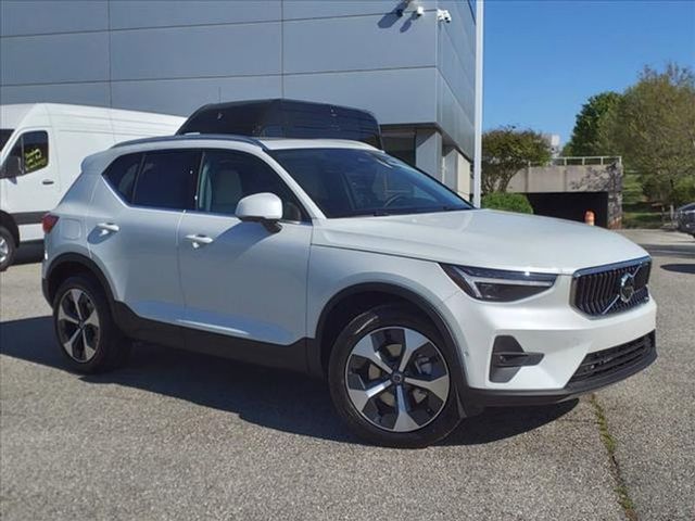 2024 Volvo XC40 Plus Bright Theme