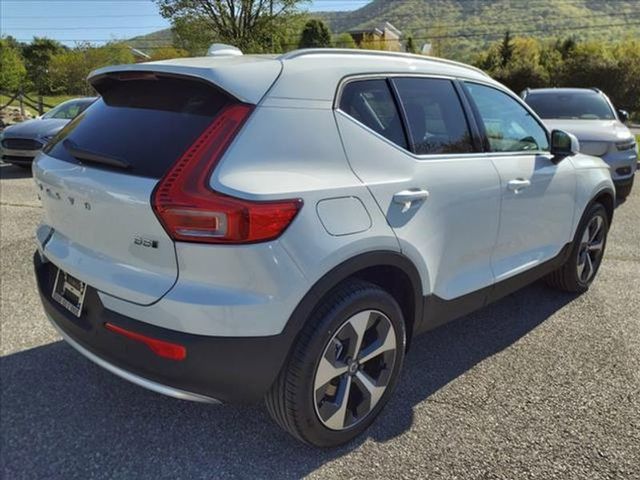 2024 Volvo XC40 Plus Bright Theme