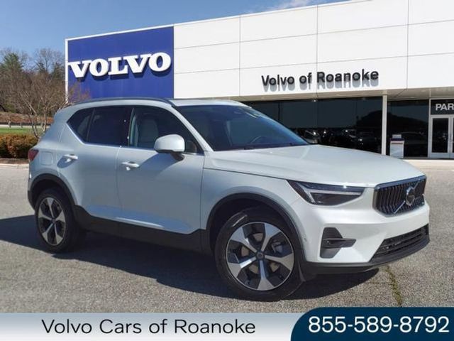 2024 Volvo XC40 Plus Bright Theme