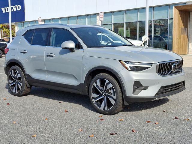 2024 Volvo XC40 Plus Bright Theme