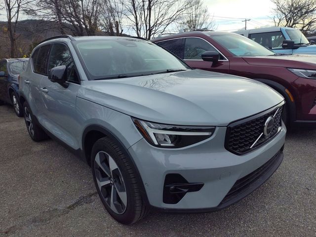 2024 Volvo XC40 Plus Dark Theme