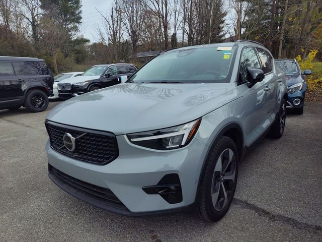 2024 Volvo XC40 Plus Dark Theme