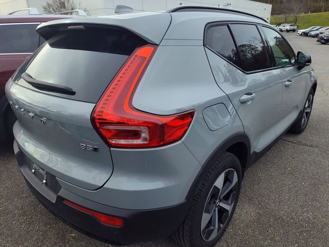 2024 Volvo XC40 Plus Dark Theme