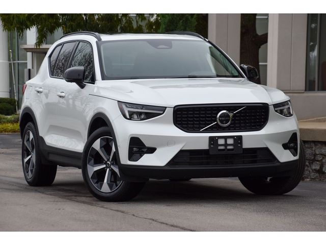 2024 Volvo XC40 Plus Dark Theme