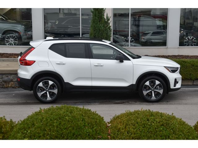 2024 Volvo XC40 Plus Dark Theme