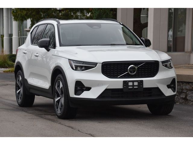 2024 Volvo XC40 Plus Dark Theme