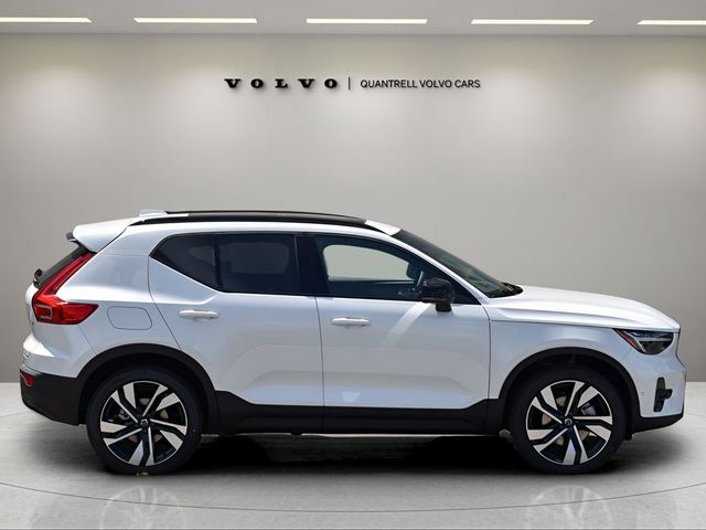 2024 Volvo XC40 Plus Dark Theme