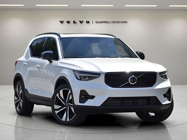 2024 Volvo XC40 Plus Dark Theme