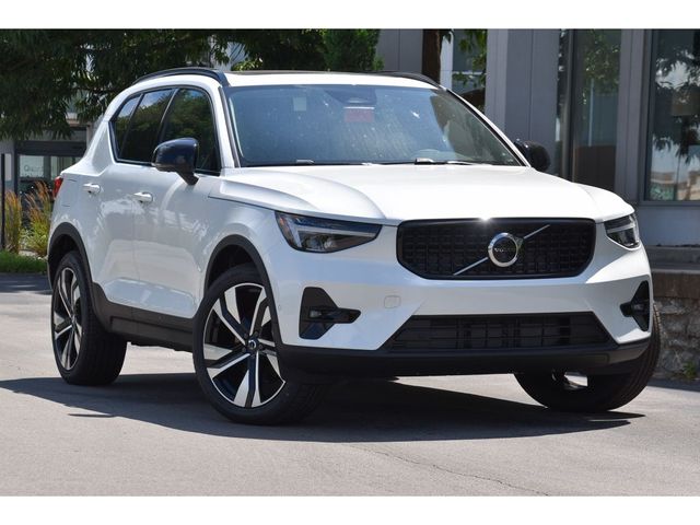 2024 Volvo XC40 Plus Dark Theme