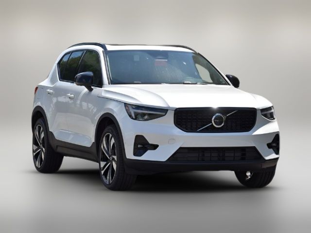 2024 Volvo XC40 Plus Dark Theme