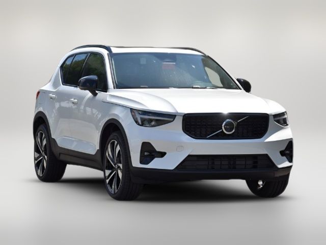 2024 Volvo XC40 Plus Dark Theme