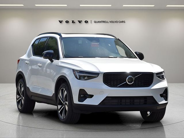 2024 Volvo XC40 Plus Dark Theme