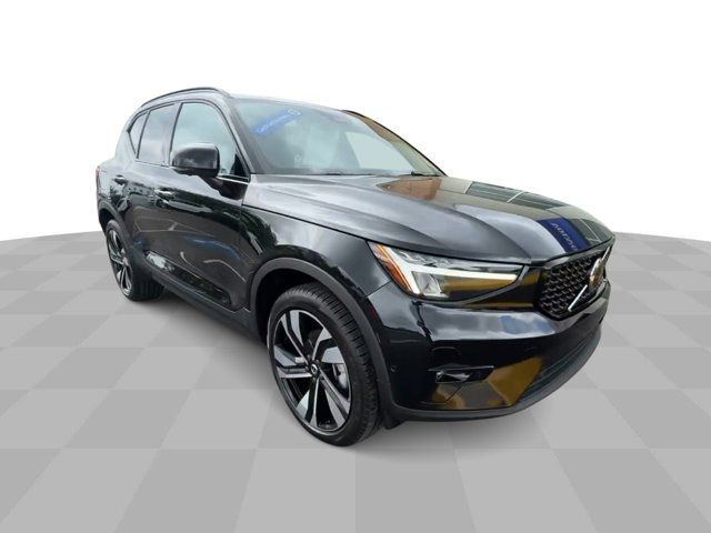 2024 Volvo XC40 Plus Dark Theme