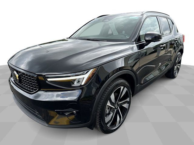 2024 Volvo XC40 Plus Dark Theme